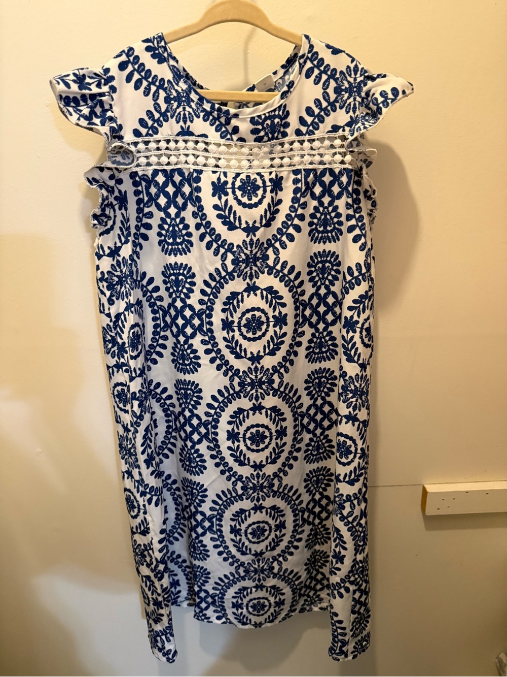 NWOT girls dress Blue and white print (12y)